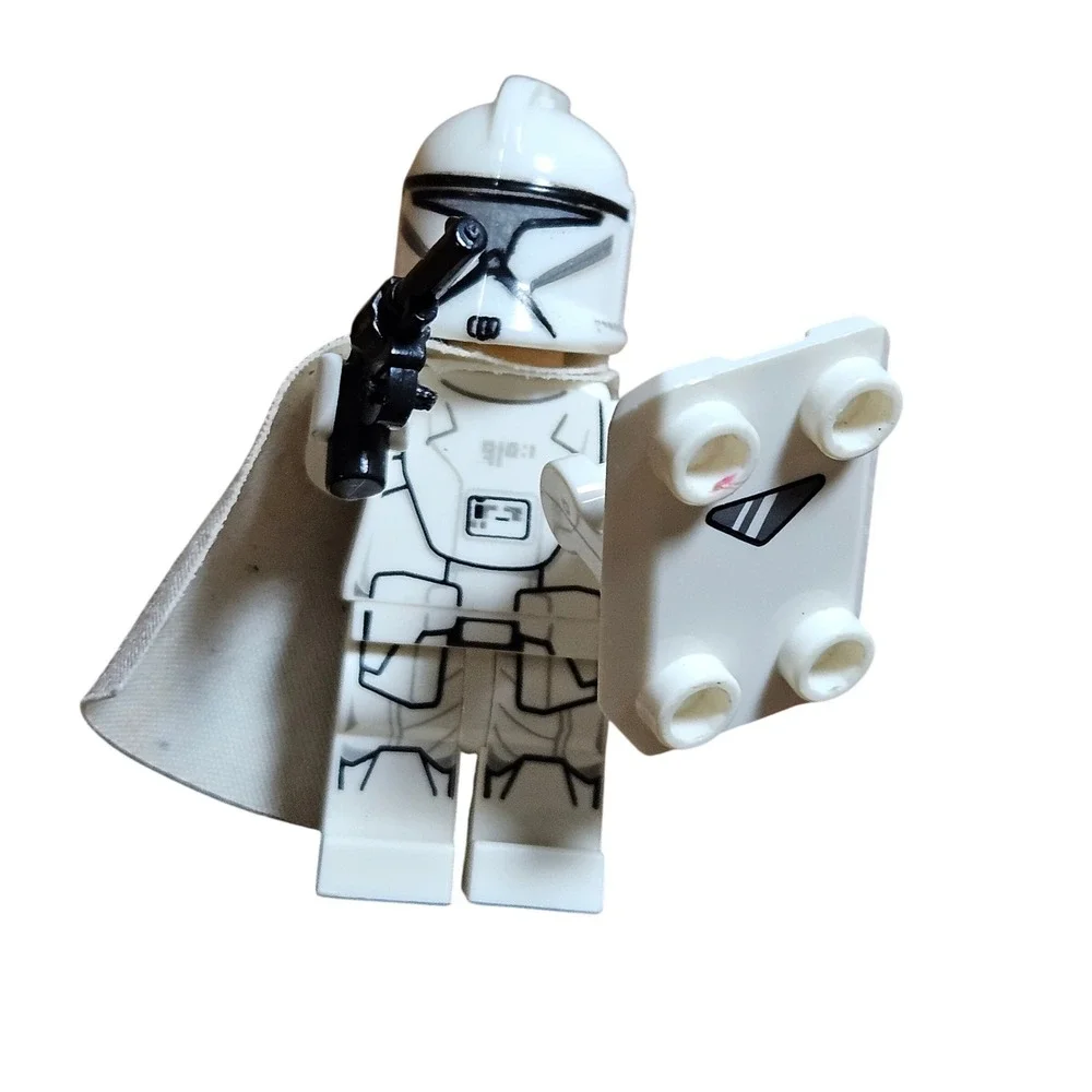 LEGO Star Wars Phase 1 Clone Trooper Minifigure with‎ Shield Blaster and Cape